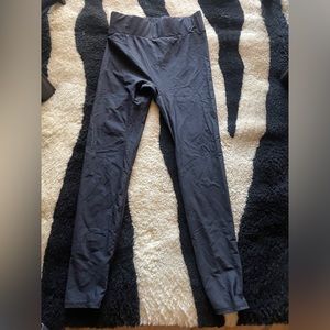 Savvy thin shiny leggings size small